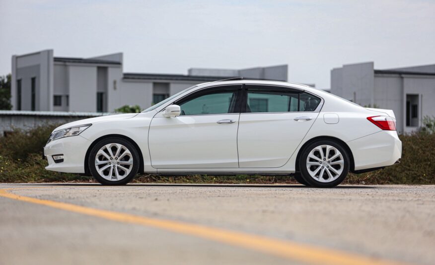 Honda Accord 2.4 Tach PF-รถบ้านมือสอง