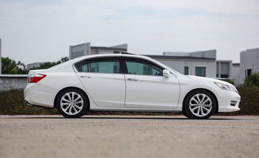 Honda Accord 2.4 Tach PF-รถบ้านมือสอง
