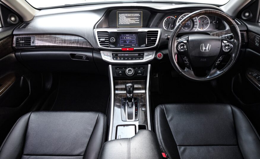Honda Accord 2.4 Tach PF-รถบ้านมือสอง