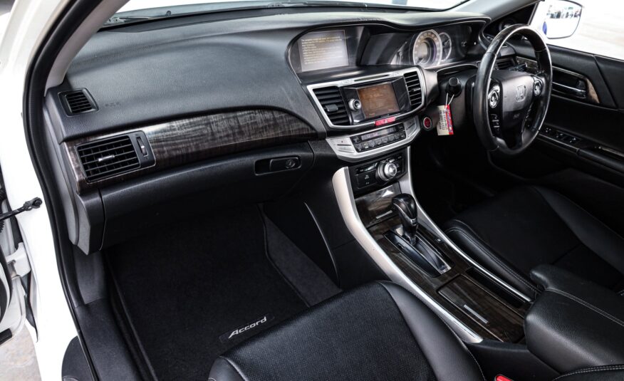 Honda Accord 2.4 Tach PF-รถบ้านมือสอง