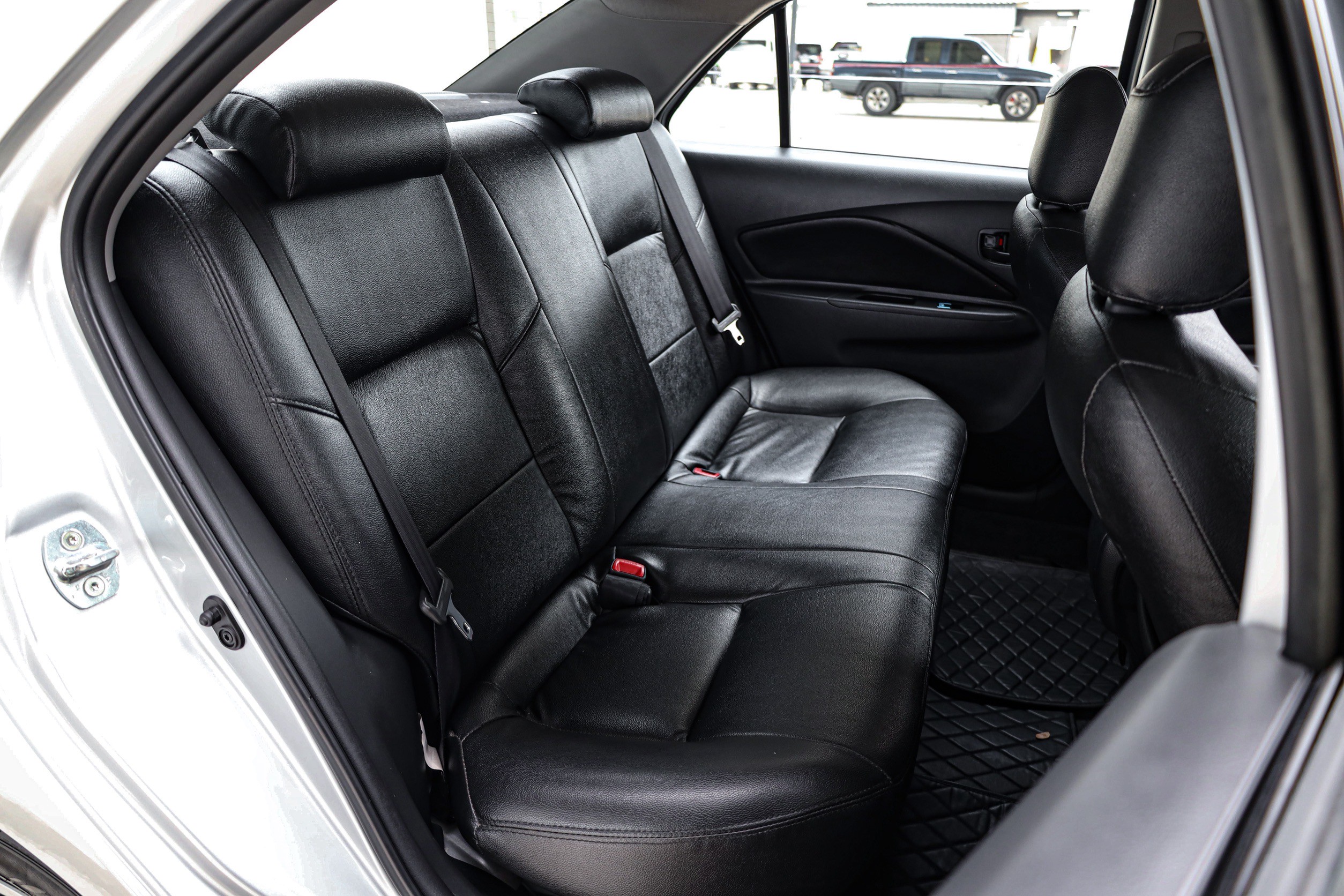 Toyota Vios J PF-รถบ้านมือสอง