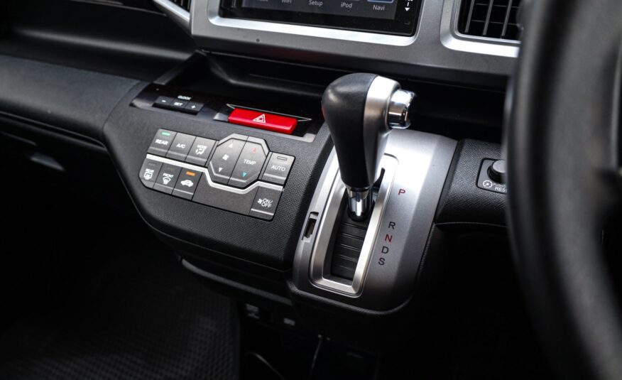 Honda Stepwagon Spada 2.0 EL PF-รถบ้านมือสอง