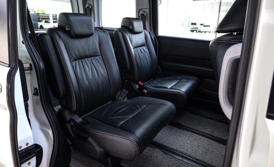 Honda Stepwagon Spada 2.0 EL PF-รถบ้านมือสอง
