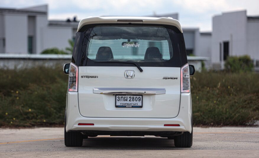 Honda Stepwagon Spada 2.0 EL PF-รถบ้านมือสอง
