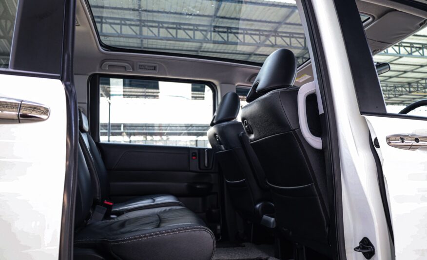 Honda Stepwagon Spada 2.0 EL PF-รถบ้านมือสอง