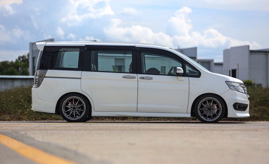 Honda Stepwagon Spada 2.0 EL PF-รถบ้านมือสอง