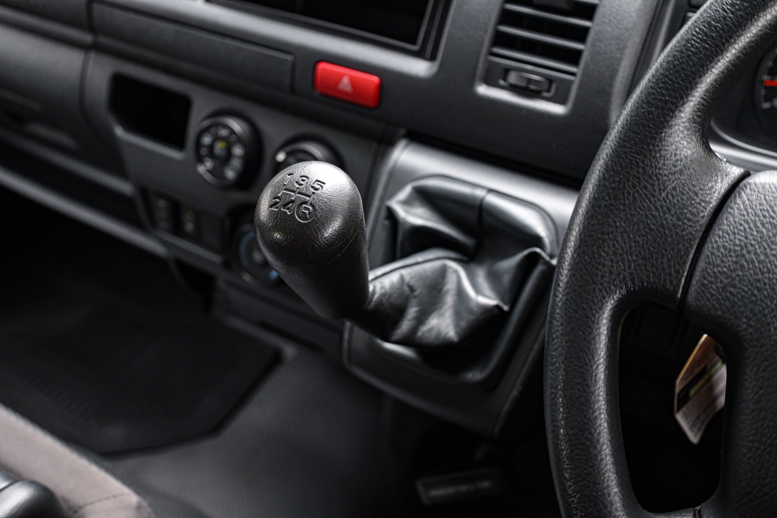 Toyota Commuter 3.0 MT PF-รถบ้านมือสอง