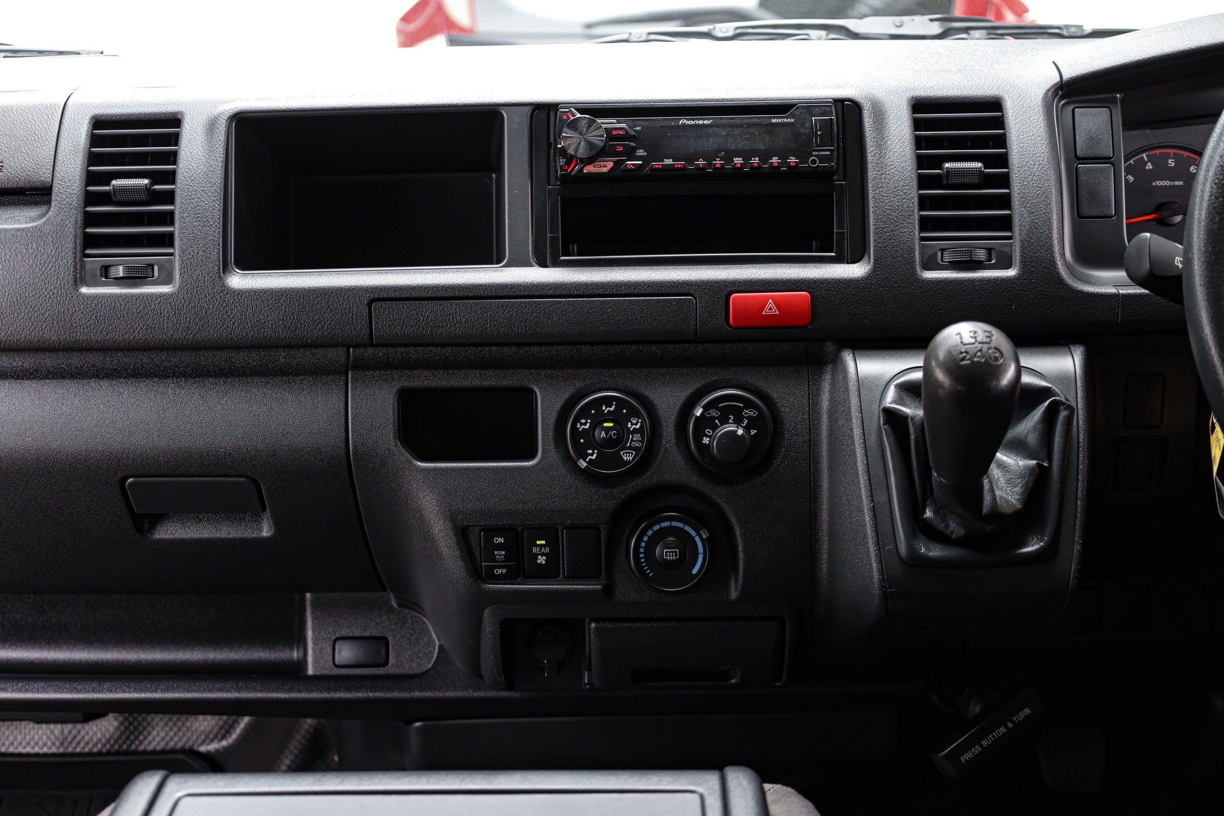Toyota Commuter 3.0 MT PF-รถบ้านมือสอง
