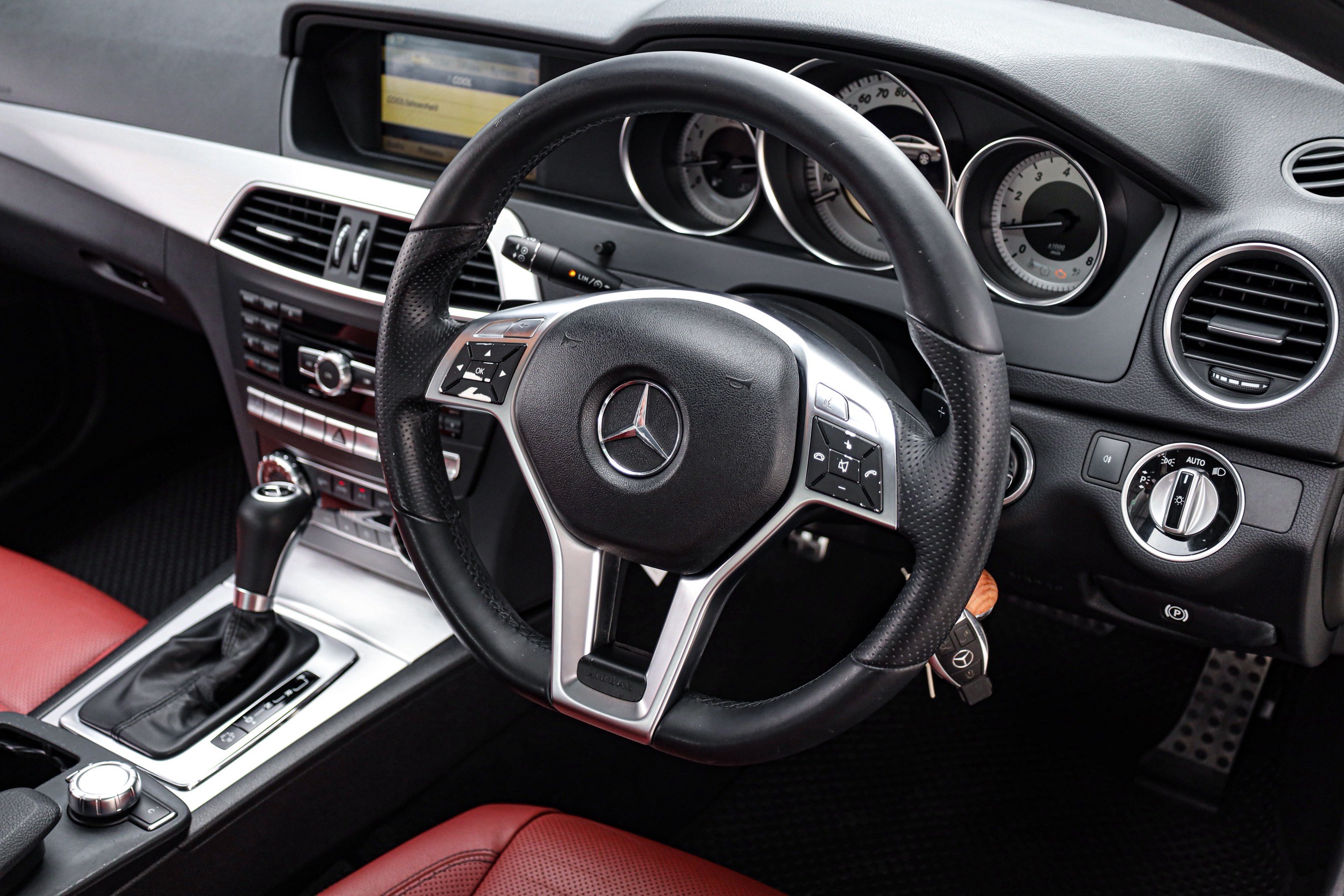 Mercedes Benz C250 Coupe PF-รถบ้านมือสอง