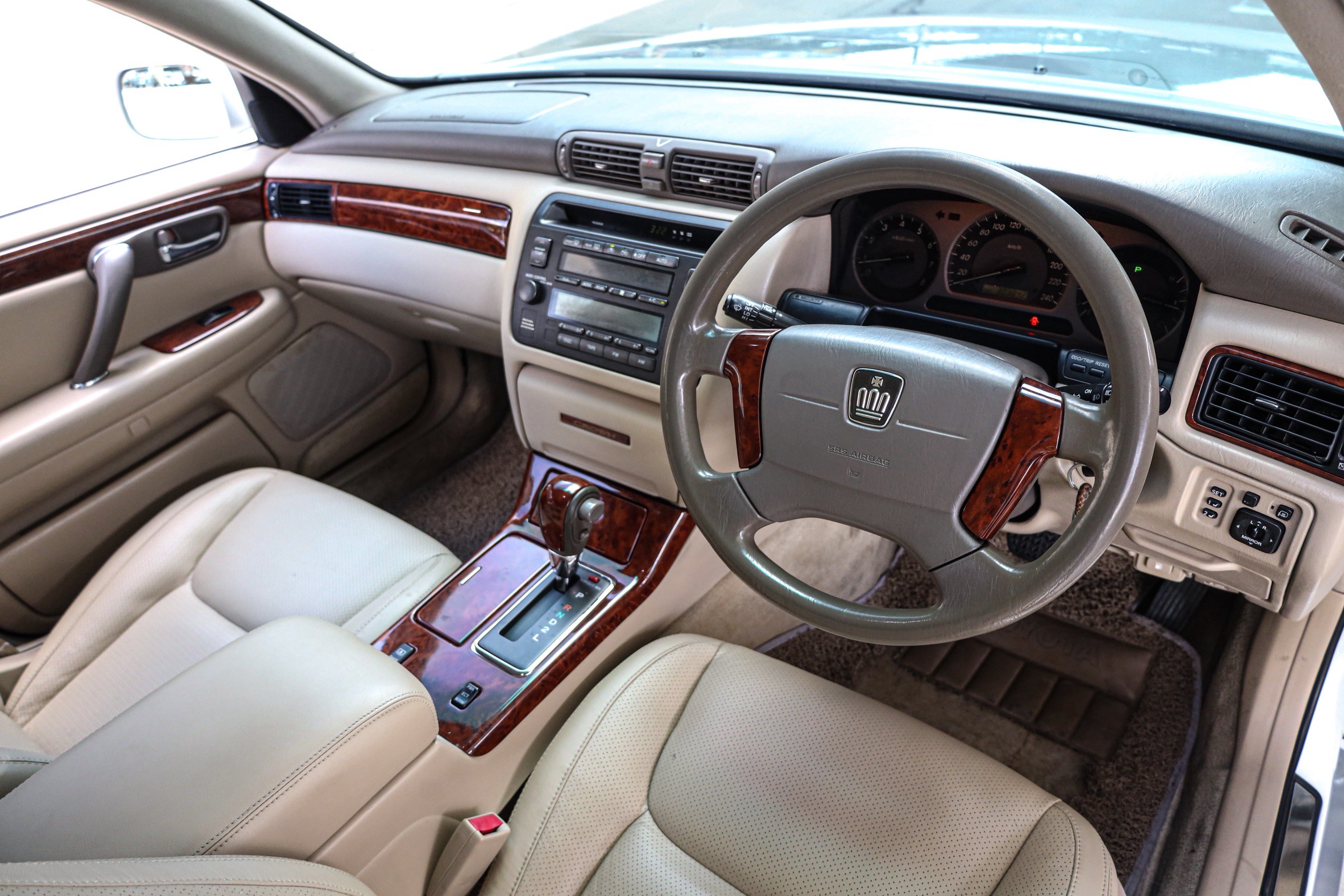 Toyota Crown Royal Saloon PF-รถบ้านมือสอง