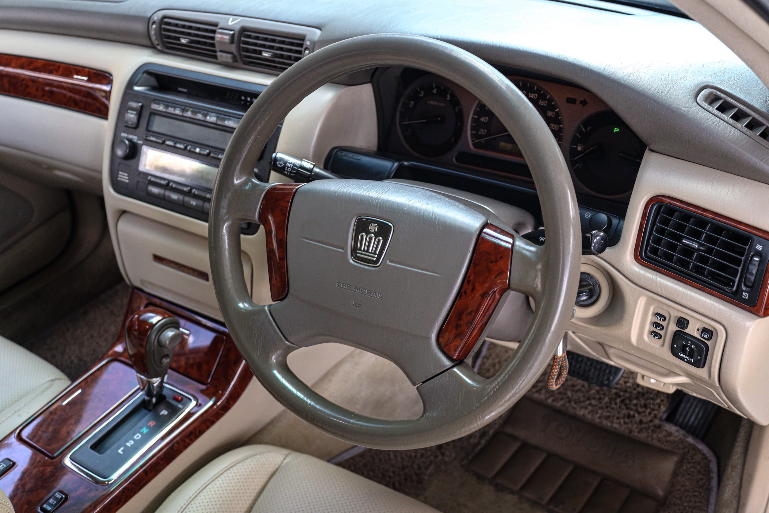 Toyota Crown Royal Saloon PF-รถบ้านมือสอง