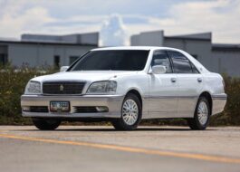 Toyota Crown Royal Saloon PF-รถบ้านมือสอง