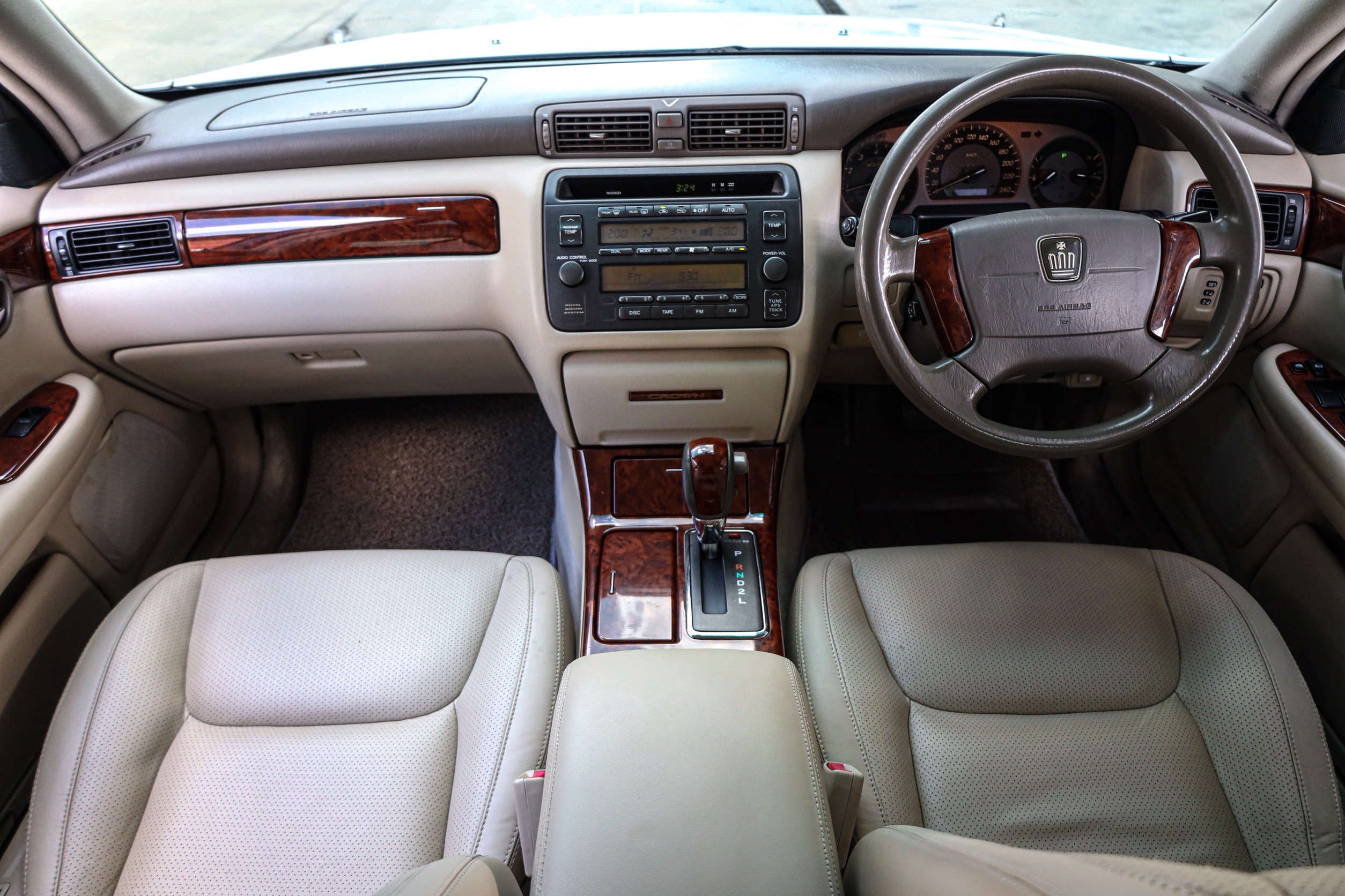 Toyota Crown Royal Saloon PF-รถบ้านมือสอง