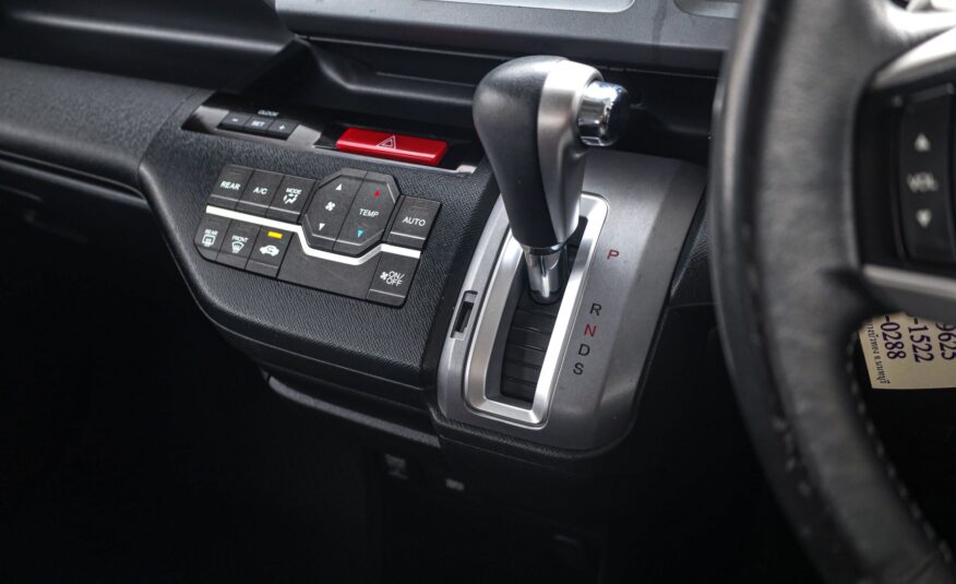 Honda Stepwagon Spada 2.0 EL PF-รถบ้านมือสอง