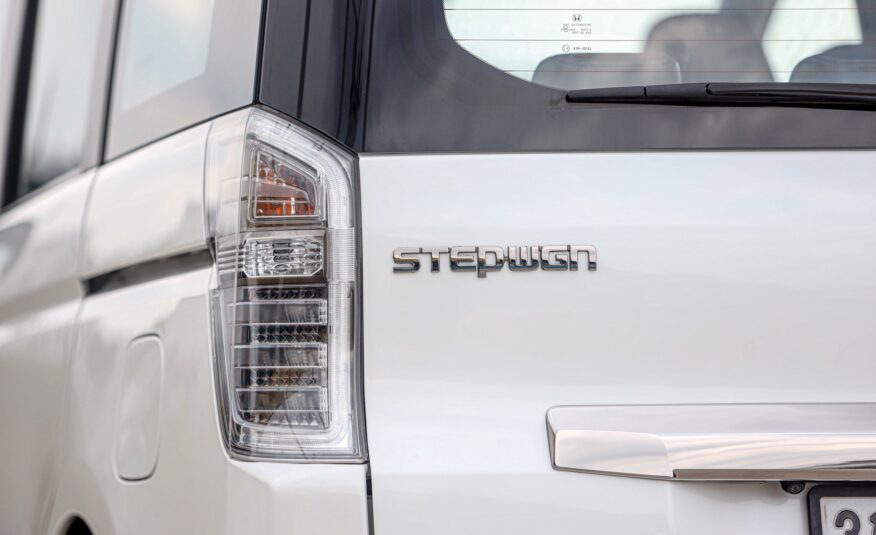 Honda Stepwagon Spada 2.0 EL PF-รถบ้านมือสอง