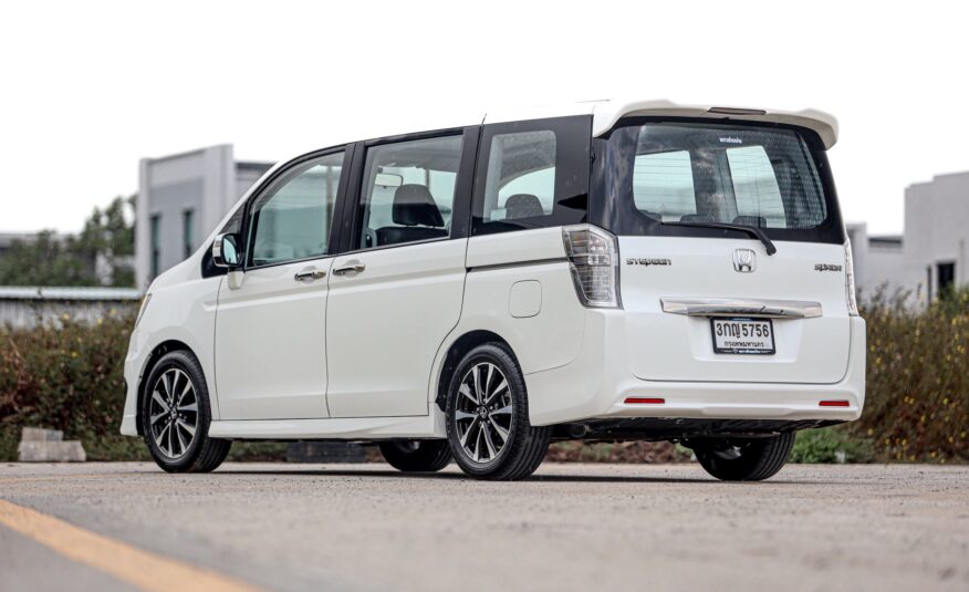 Honda Stepwagon Spada 2.0 EL PF-รถบ้านมือสอง