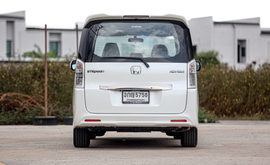 Honda Stepwagon Spada 2.0 EL PF-รถบ้านมือสอง