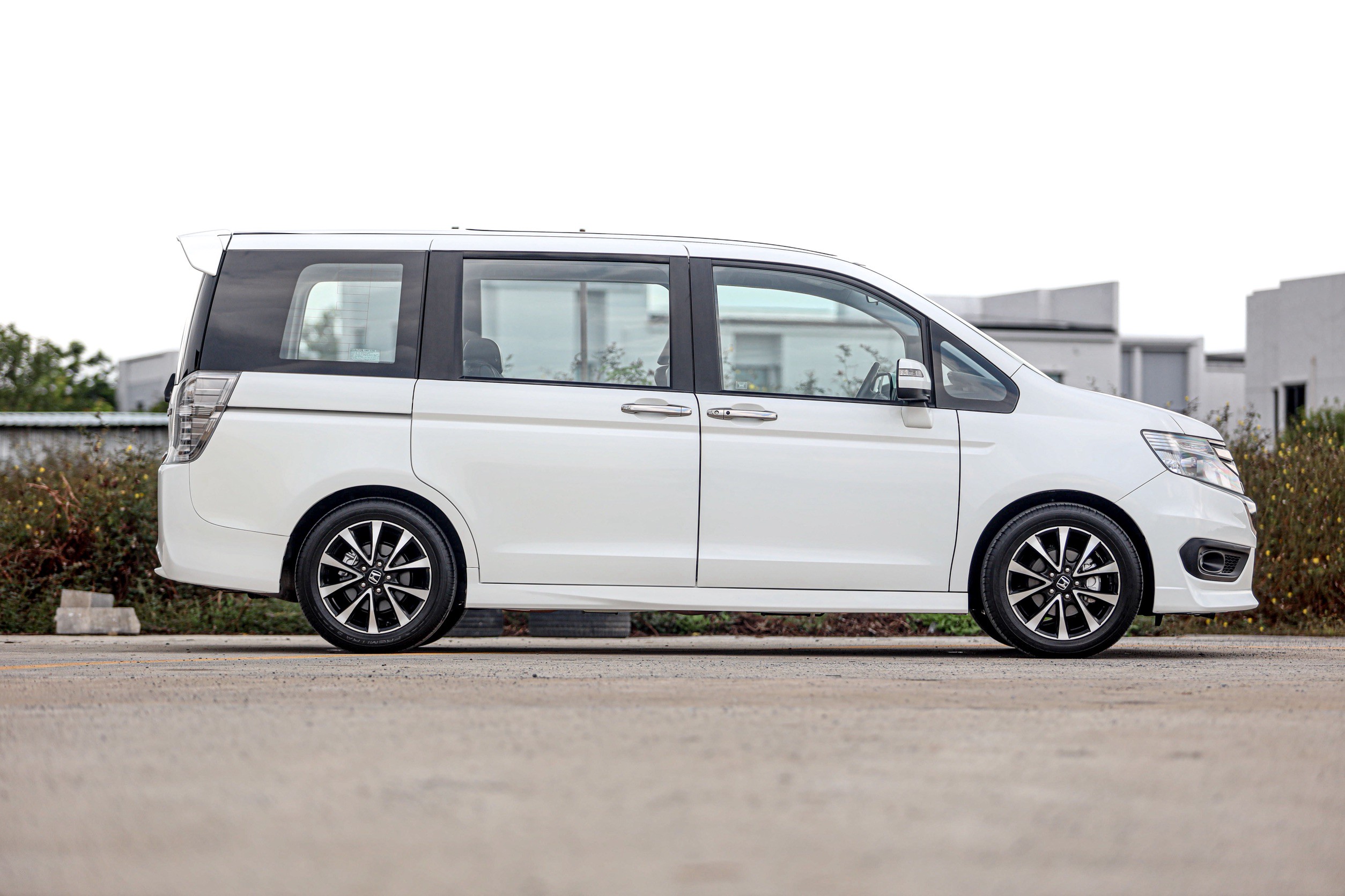 Honda Stepwagon Spada 2.0 EL PF-รถบ้านมือสอง