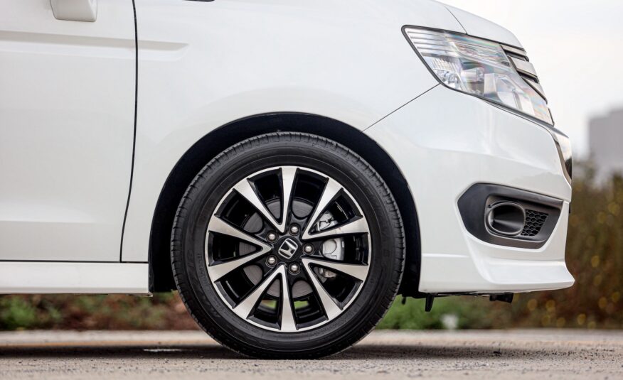 Honda Stepwagon Spada 2.0 EL PF-รถบ้านมือสอง