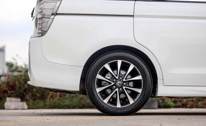 Honda Stepwagon Spada 2.0 EL PF-รถบ้านมือสอง