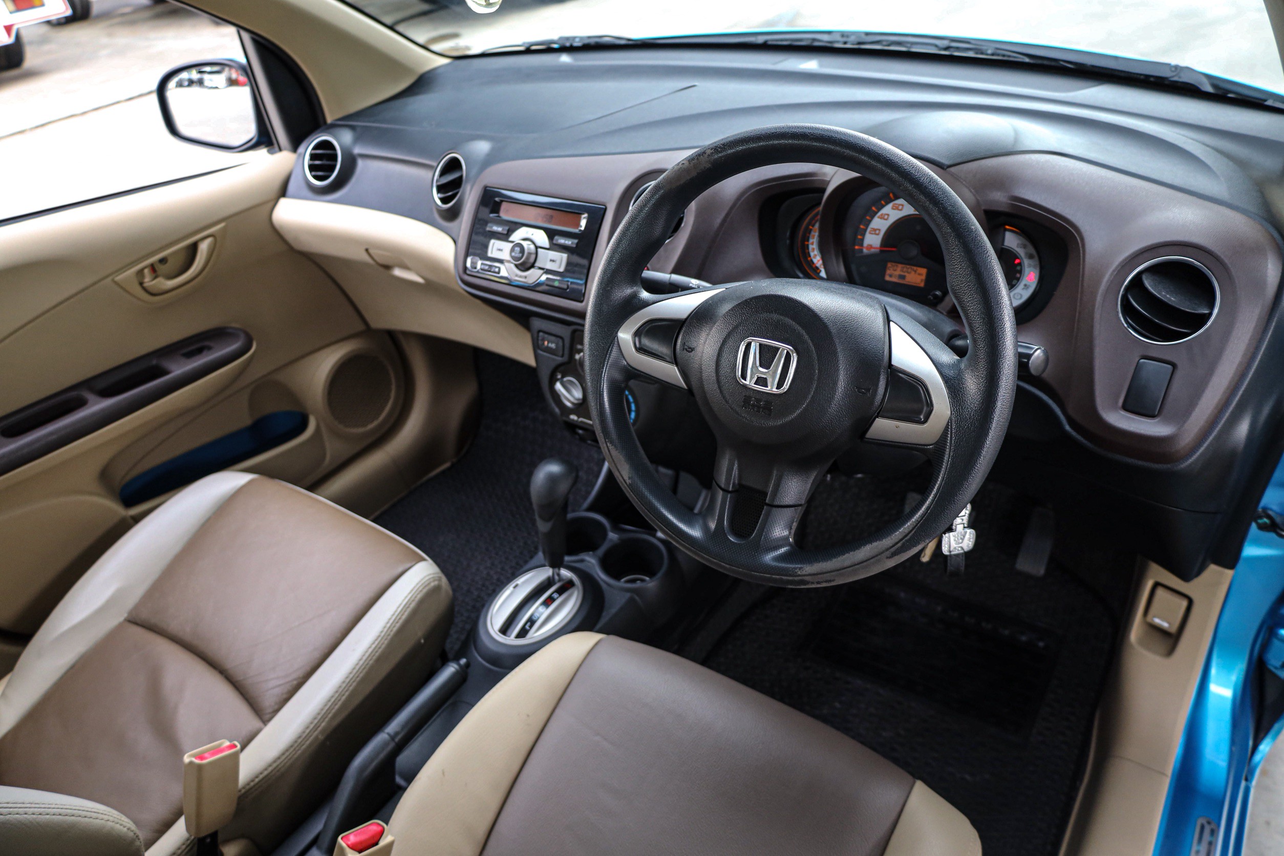 Honda Brio V AT PF-รถบ้านมือสอง