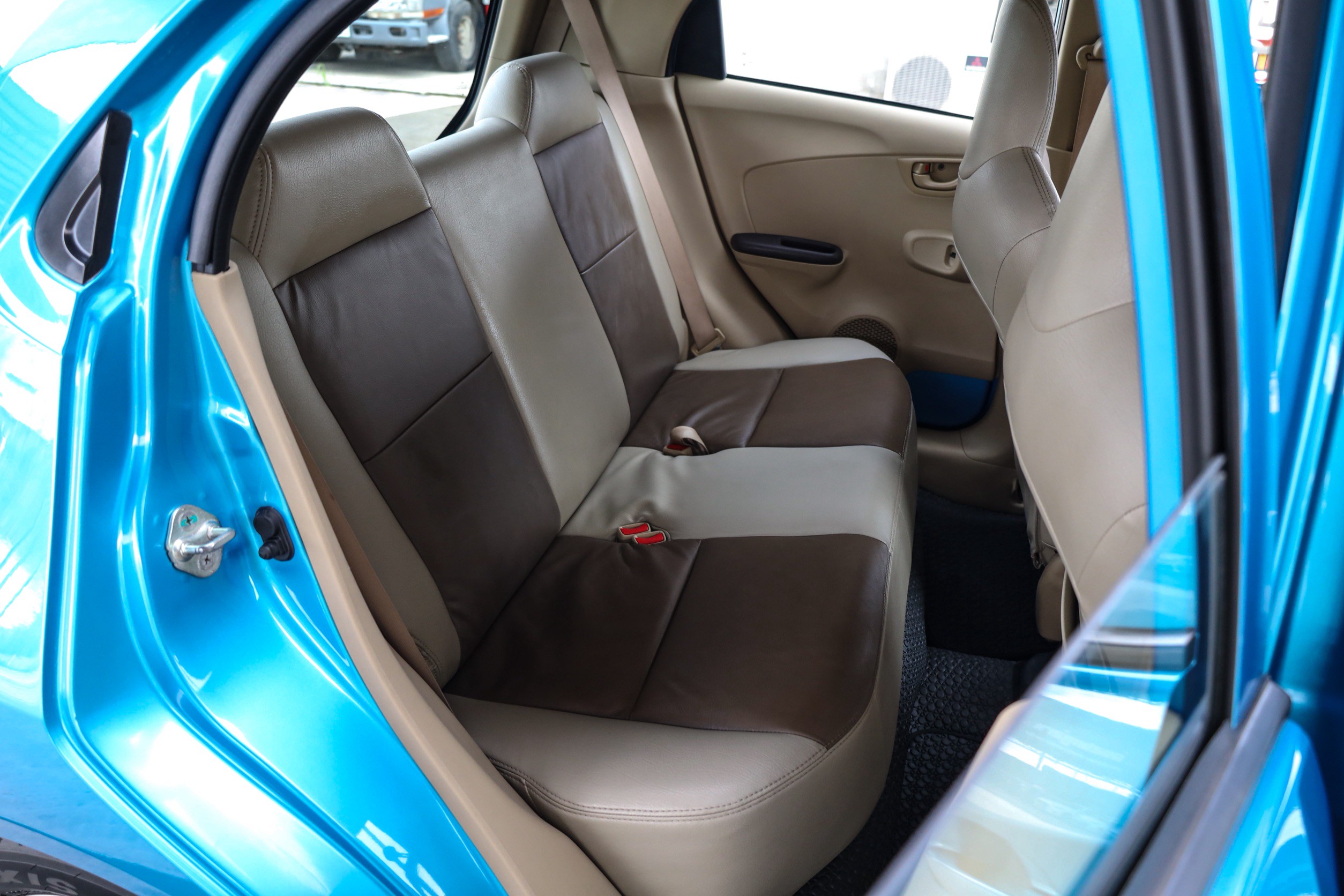 Honda Brio V AT PF-รถบ้านมือสอง