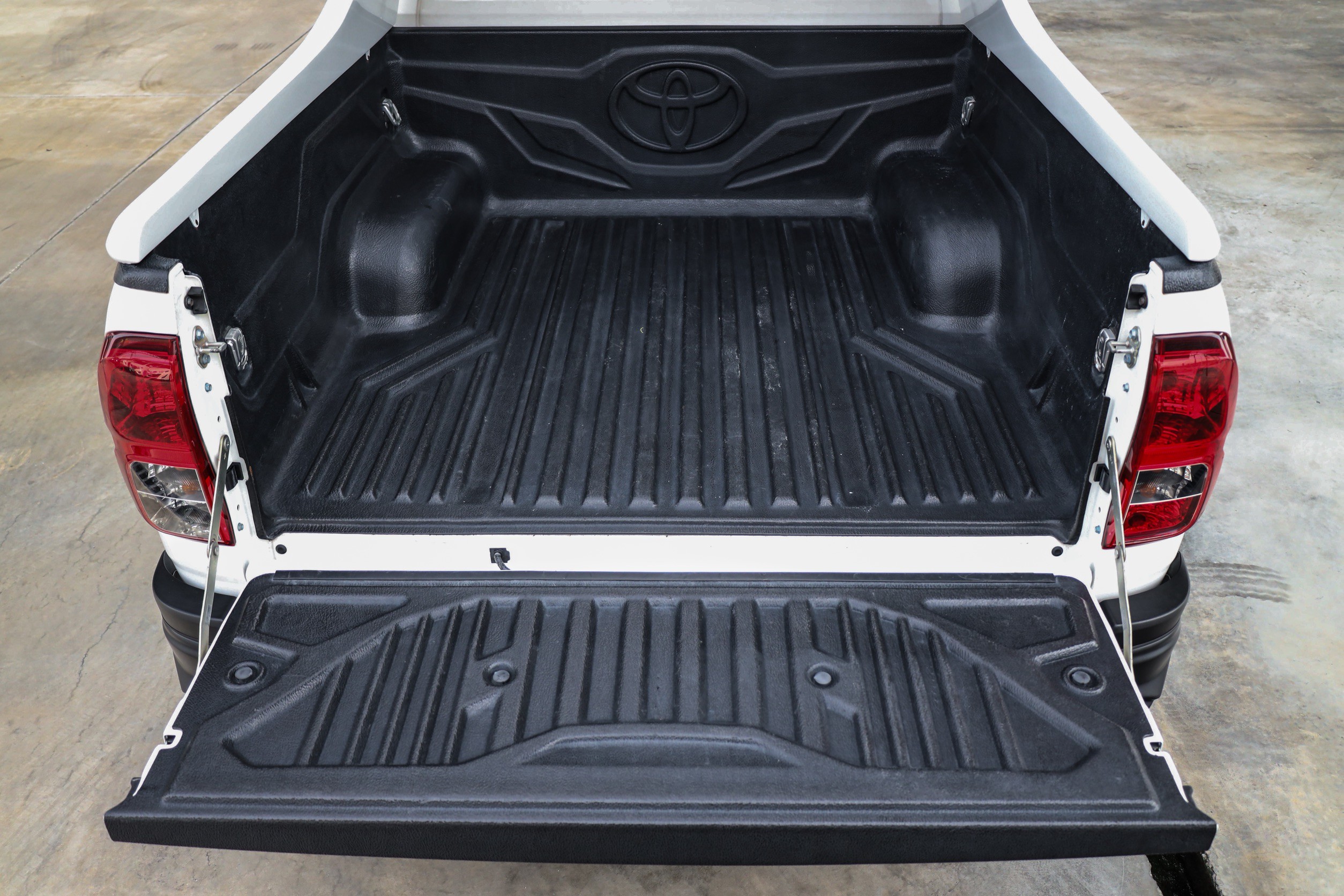 Toyota Hilux Revo 2.4 E MT PF-รถบ้านมือสอง