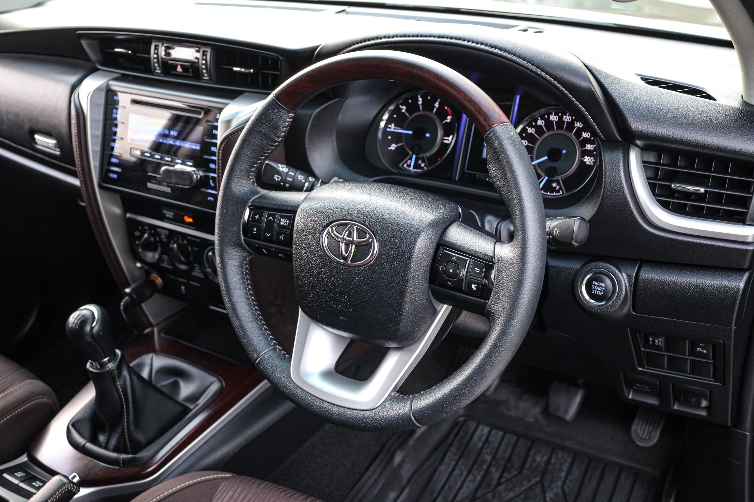 Toyota New Fortuner 2.4 G MT PF-รถบ้านมือสอง
