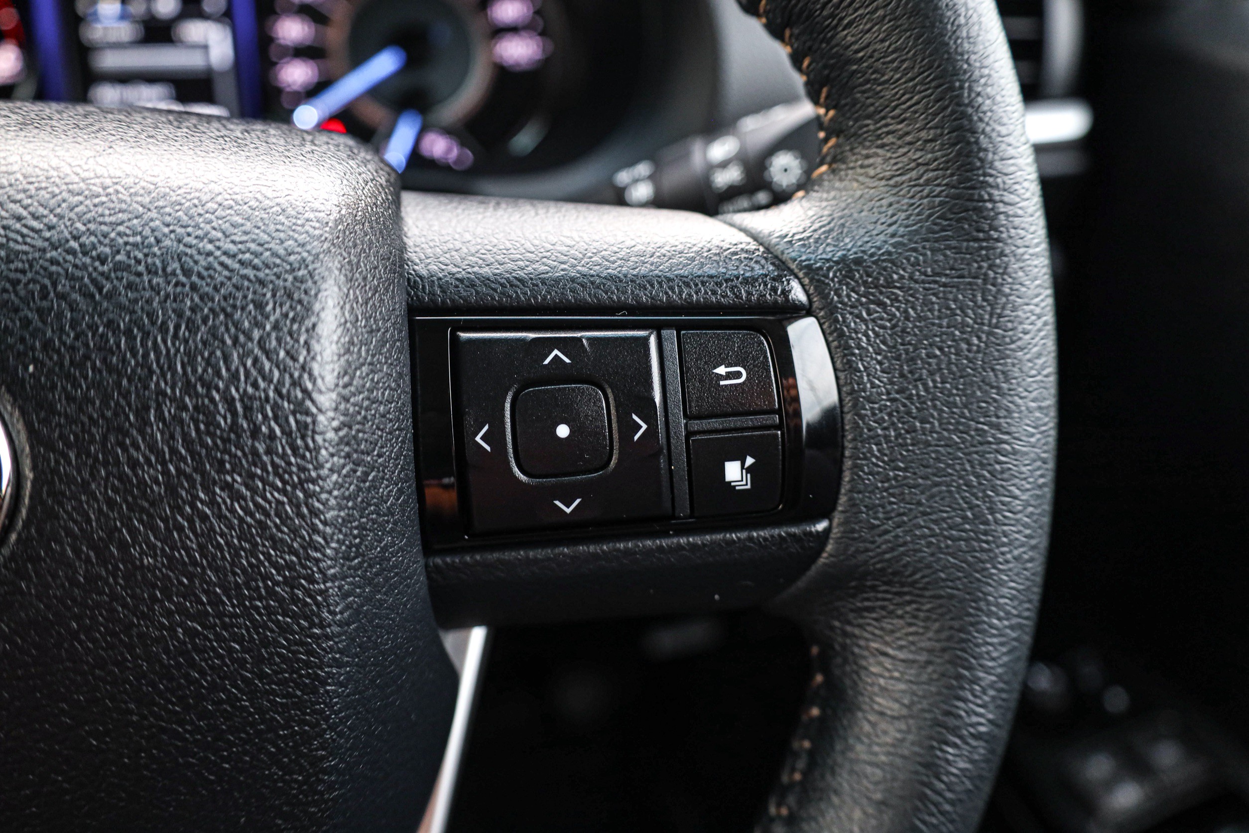 Toyota New Fortuner 2.4 G MT PF-รถบ้านมือสอง