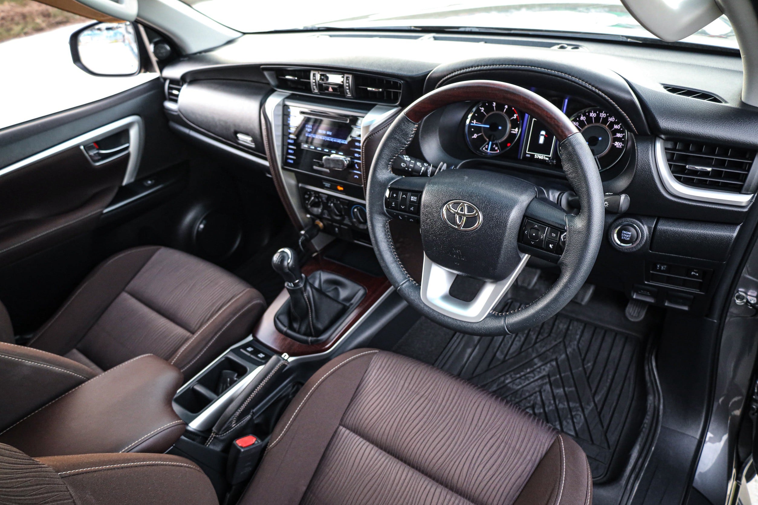 Toyota New Fortuner 2.4 G MT PF-รถบ้านมือสอง