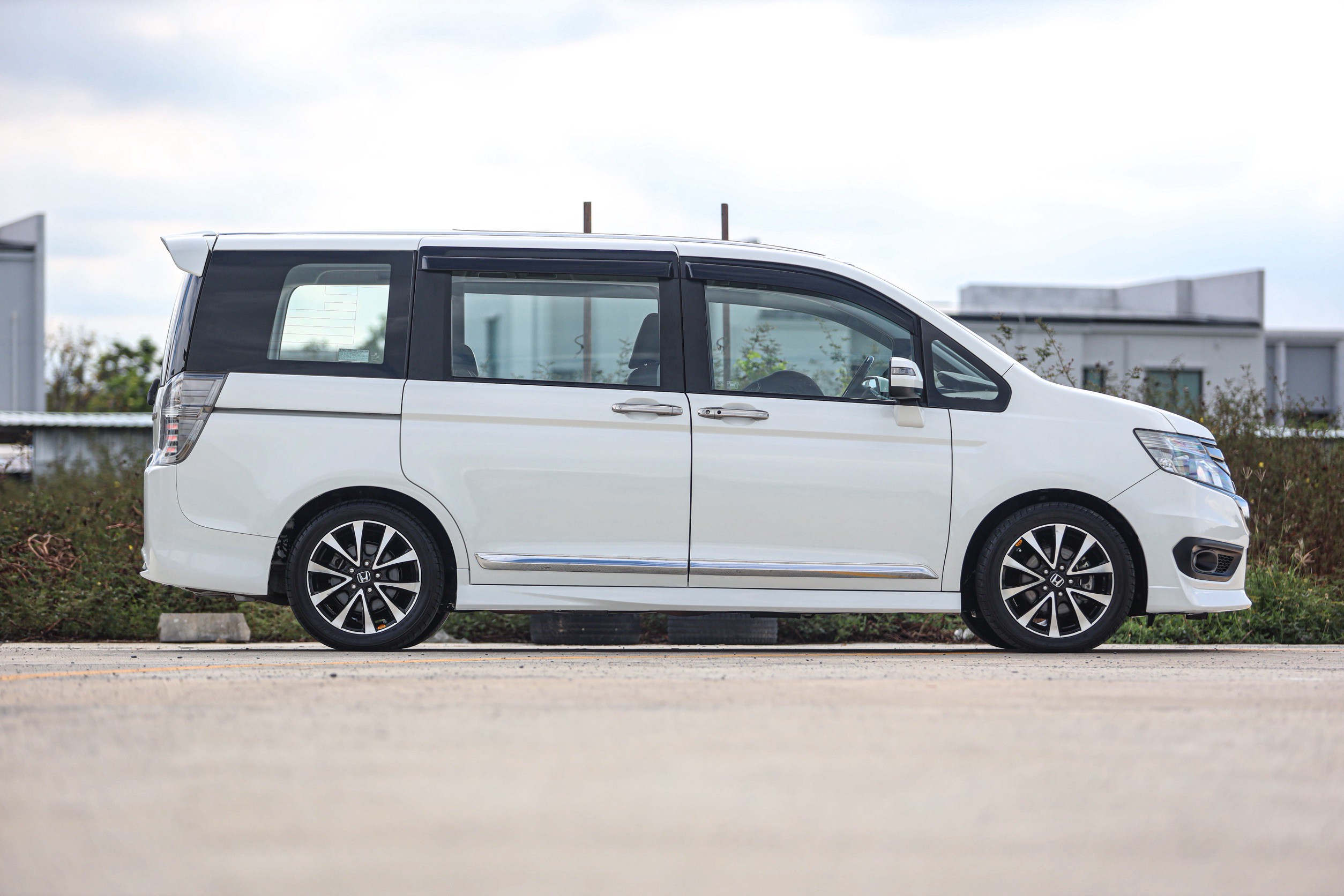 Honda Stepwagon Spada 2.0 EL PF-รถบ้านมือสอง