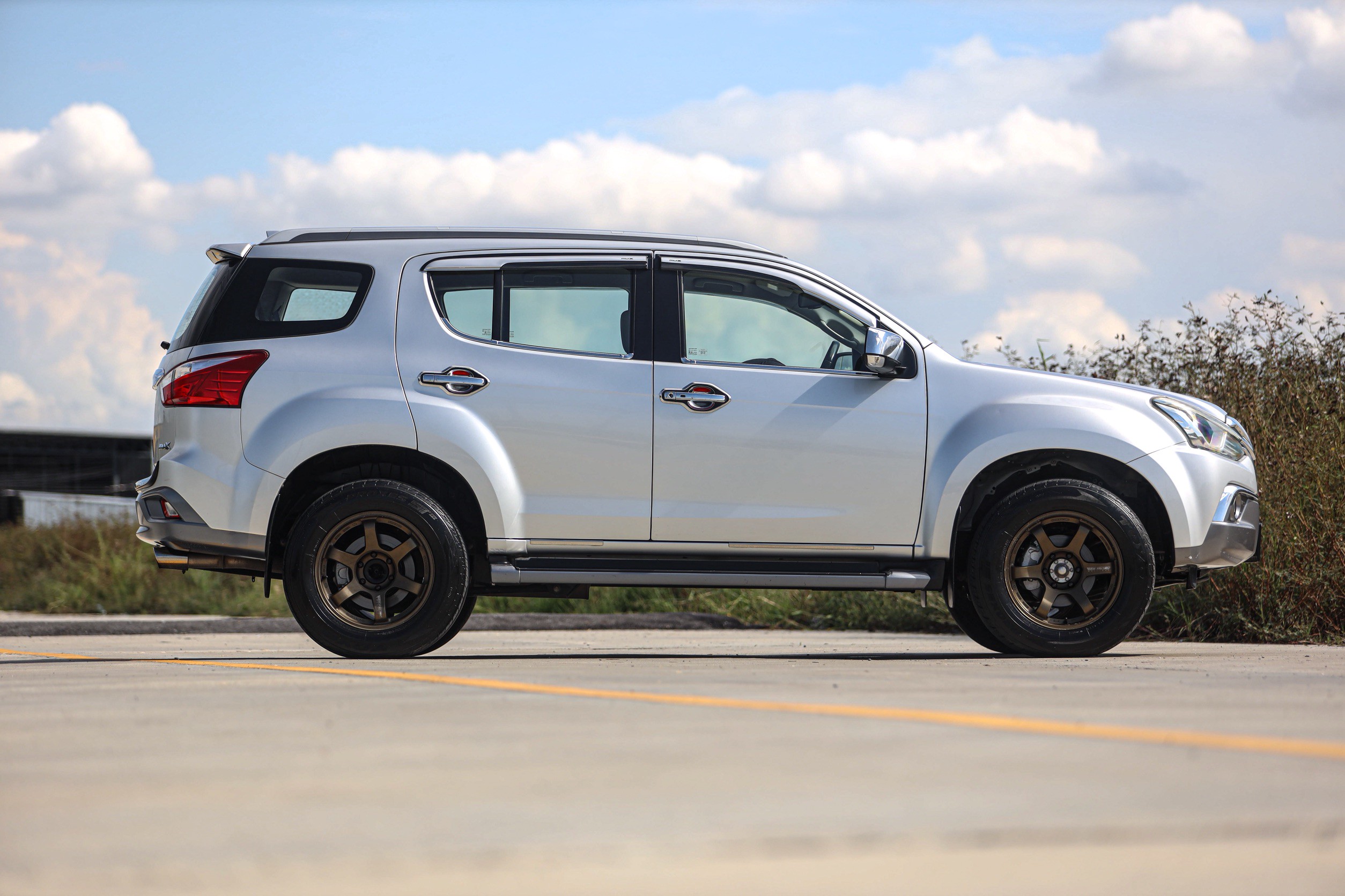 Isuzu Mu-x 3.0 Da Dvd PF-รถบ้านมือสอง