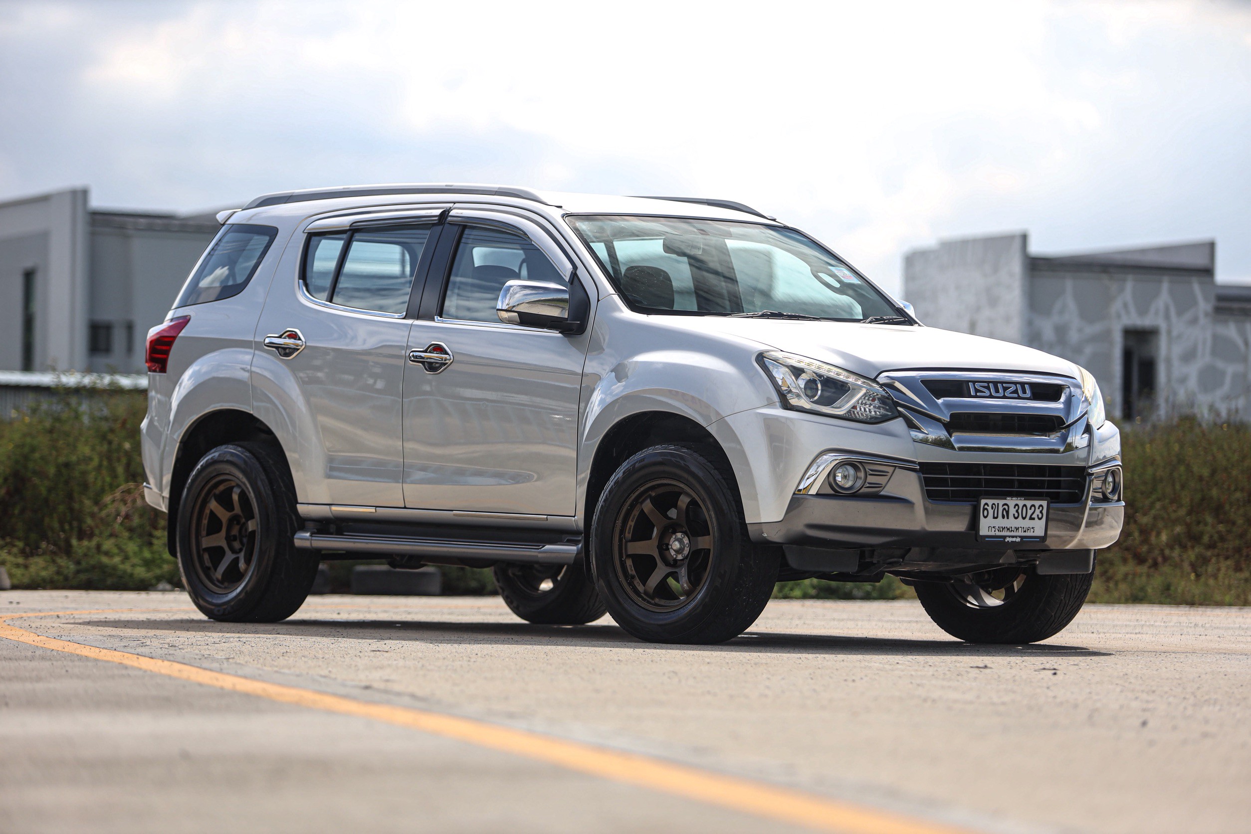 Isuzu Mu-x 3.0 Da Dvd PF-รถบ้านมือสอง