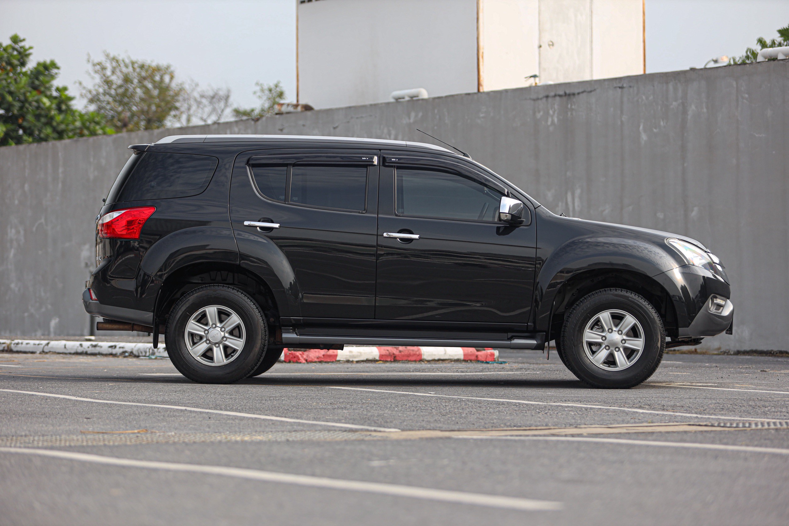 Isuzu Mu-x 2.5 PF-รถบ้านมือสอง