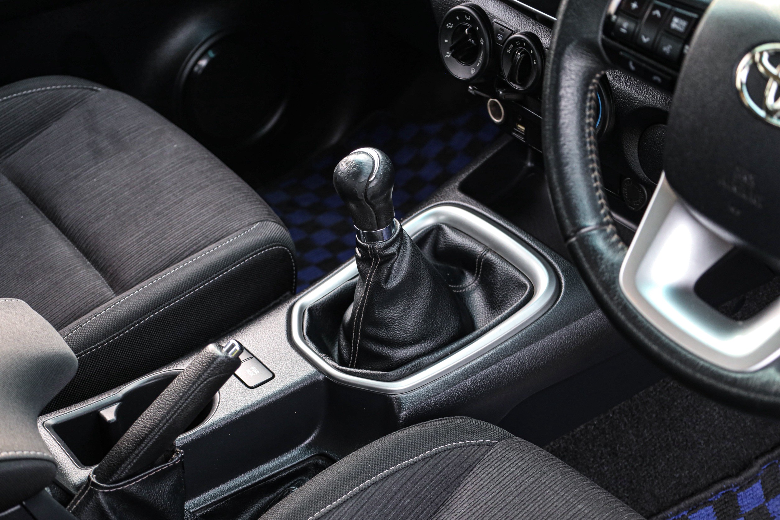 Toyota Hilux Revo 2.4 E MT PF-รถบ้านมือสอง