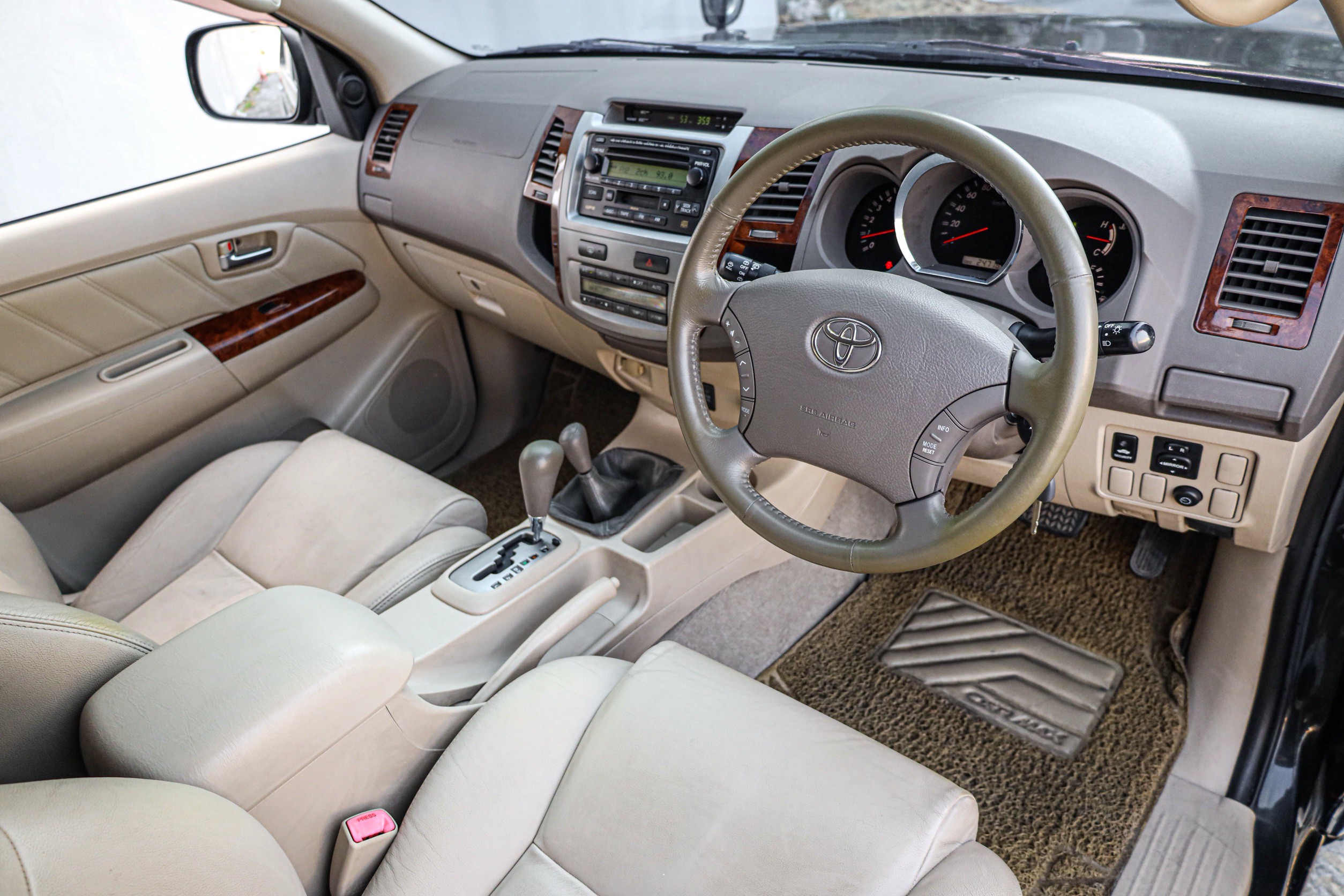 Toyota Fortuner 2.7 V 4WD PF-รถบ้านมือสอง