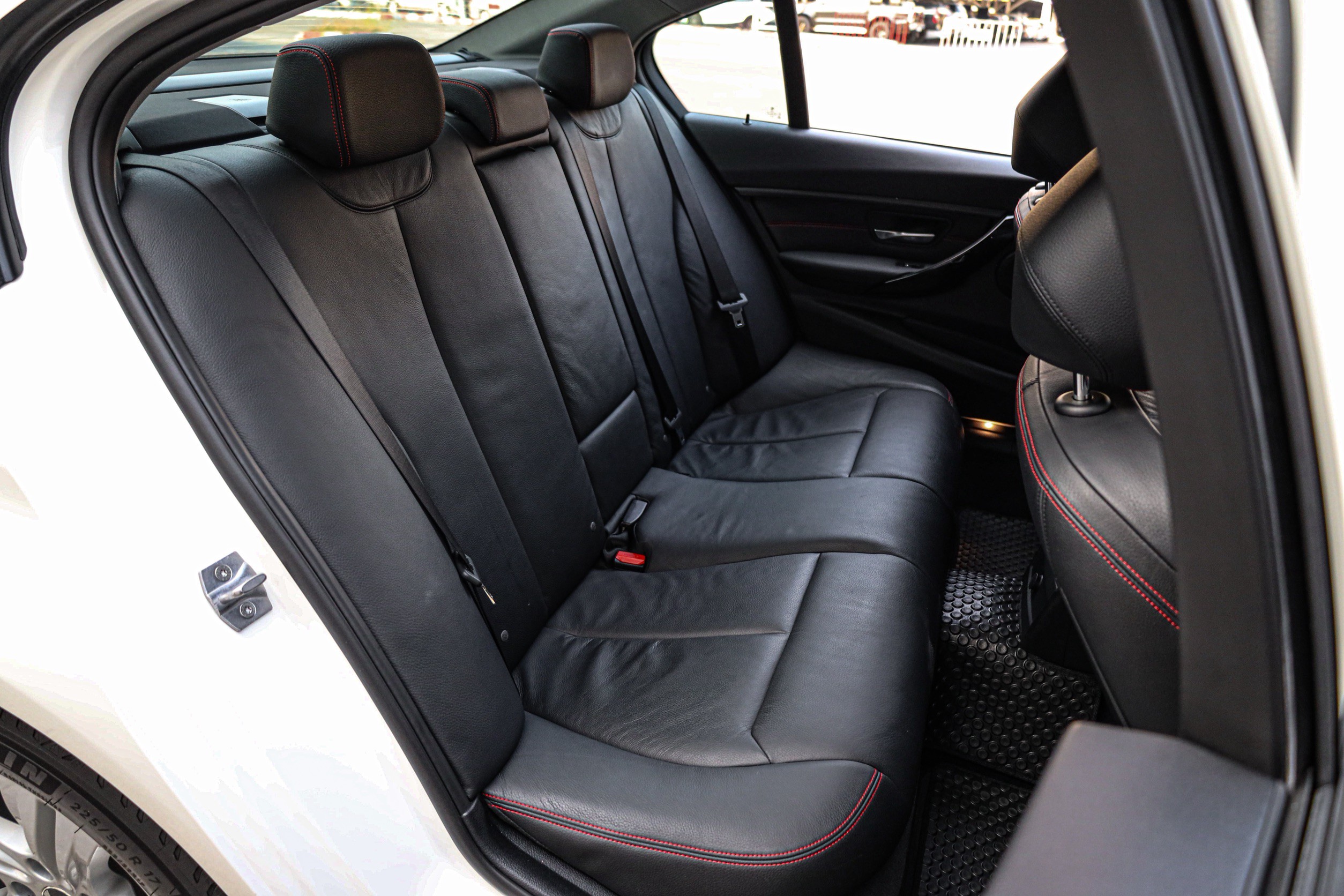 Bmw Series3 320i Sport PF-รถบ้านมือสอง