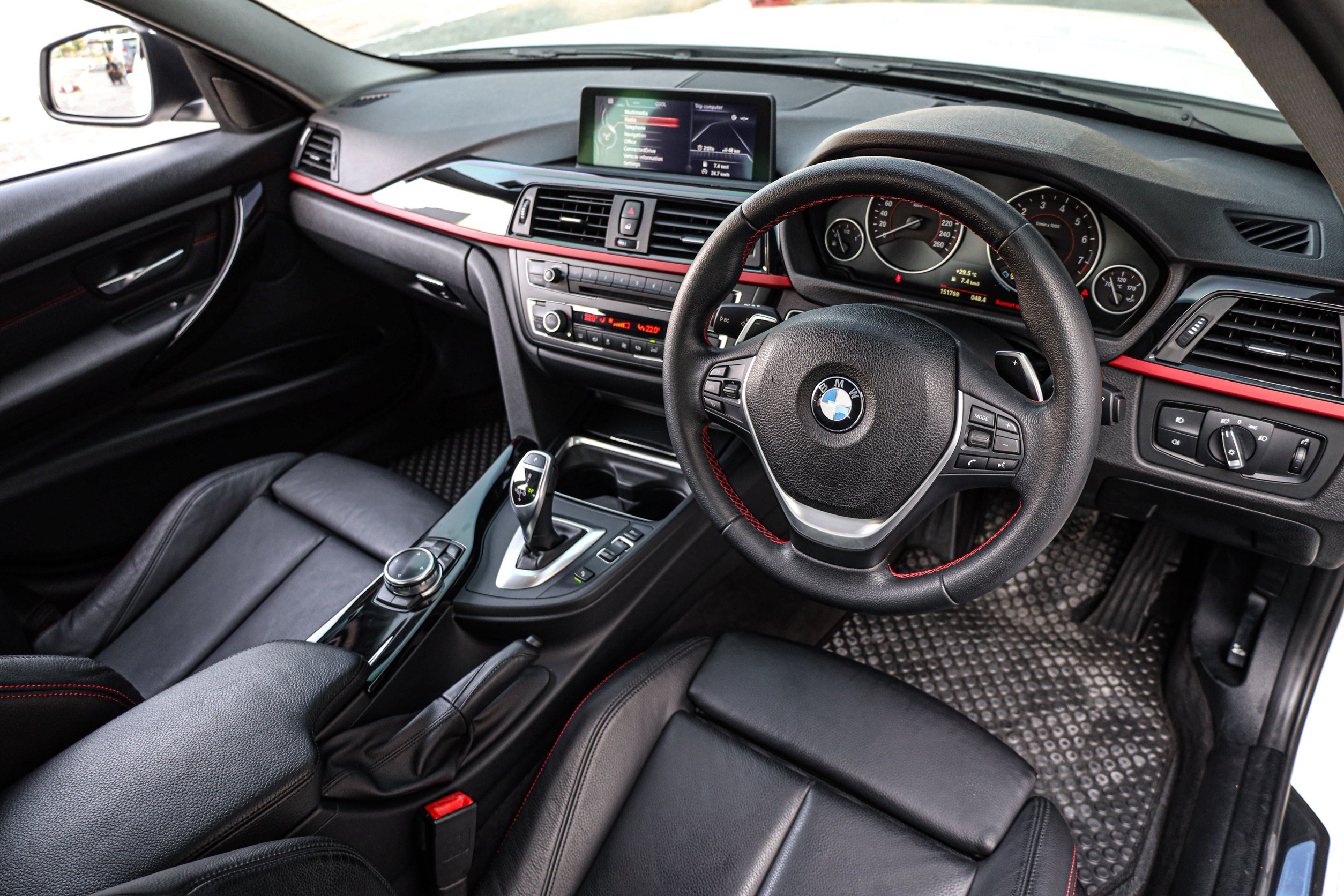 Bmw Series3 320i Sport PF-รถบ้านมือสอง