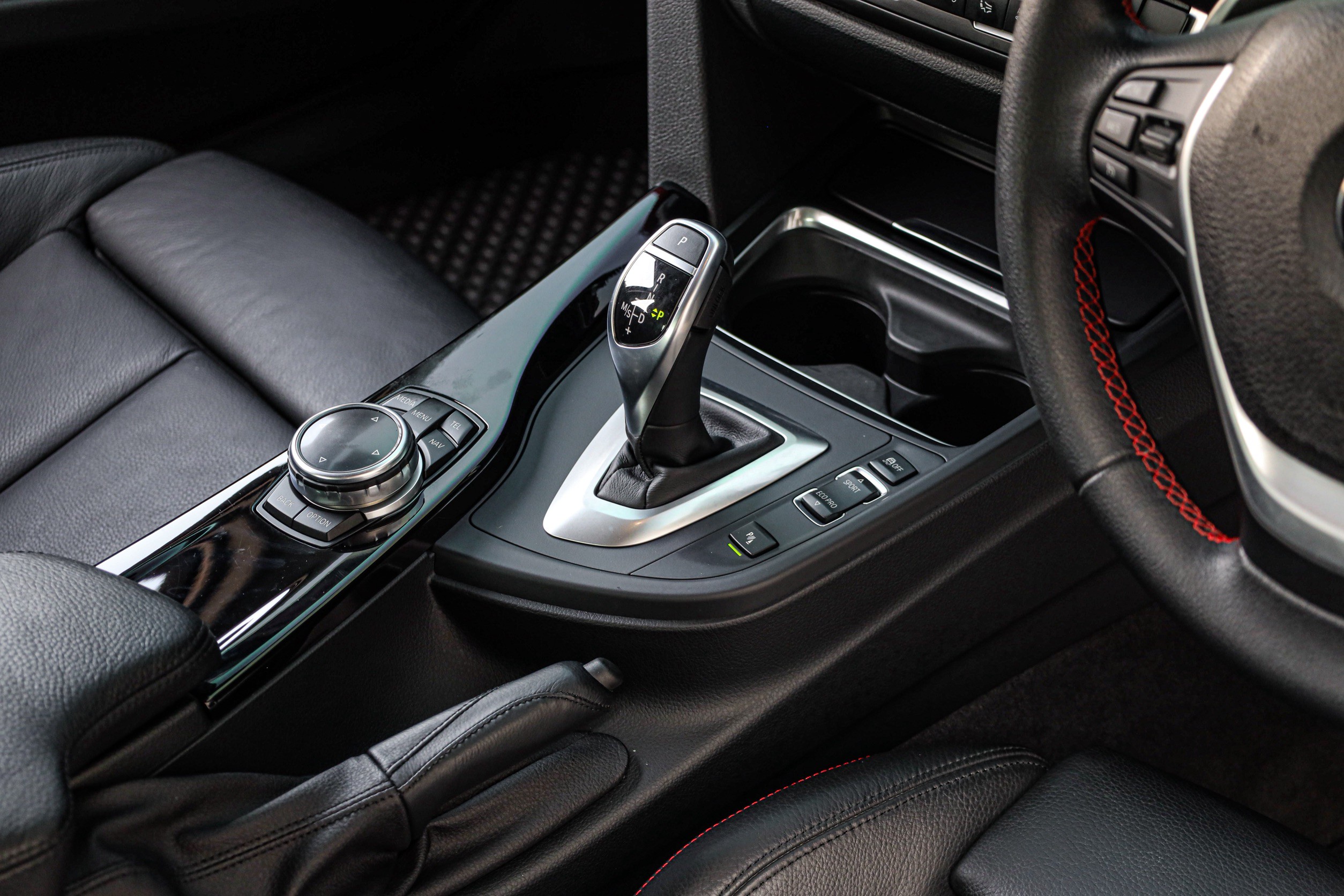 Bmw Series3 320i Sport PF-รถบ้านมือสอง