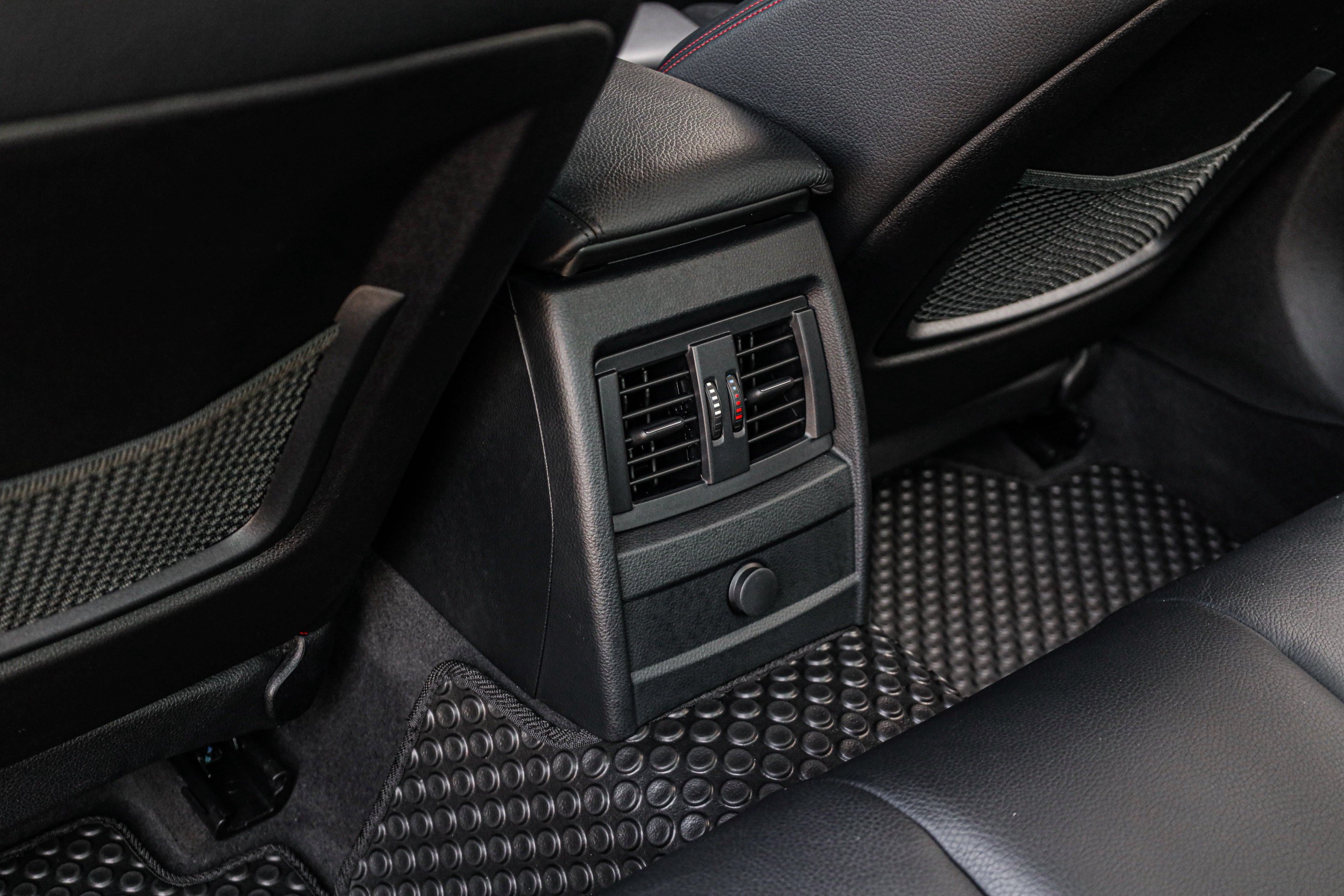 Bmw Series3 320i Sport PF-รถบ้านมือสอง