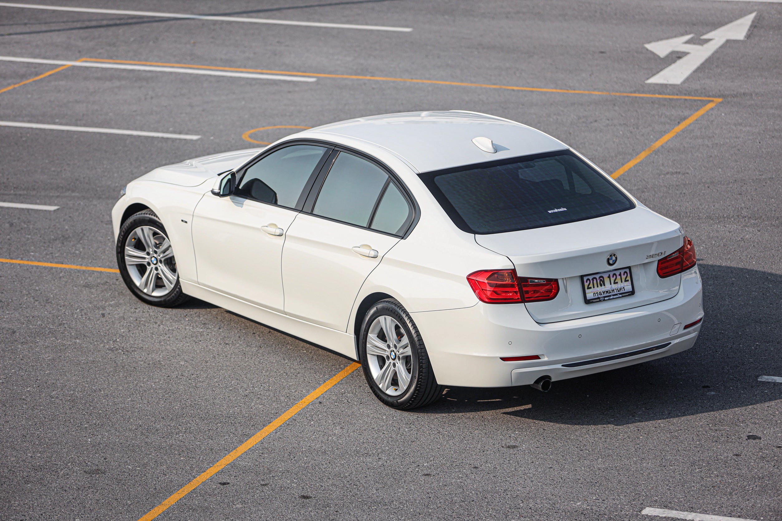 Bmw Series3 320i Sport PF-รถบ้านมือสอง