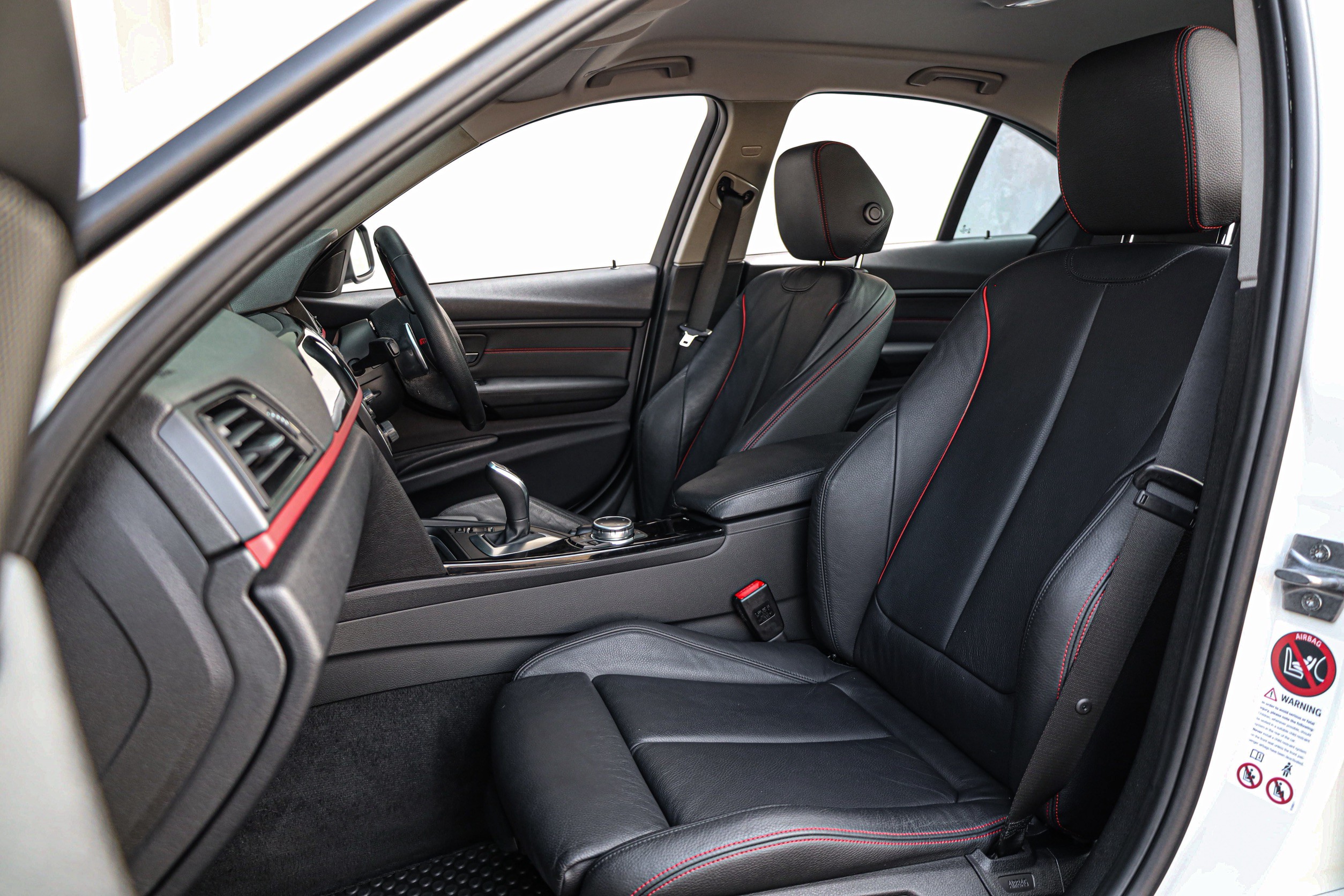 Bmw Series3 320i Sport PF-รถบ้านมือสอง