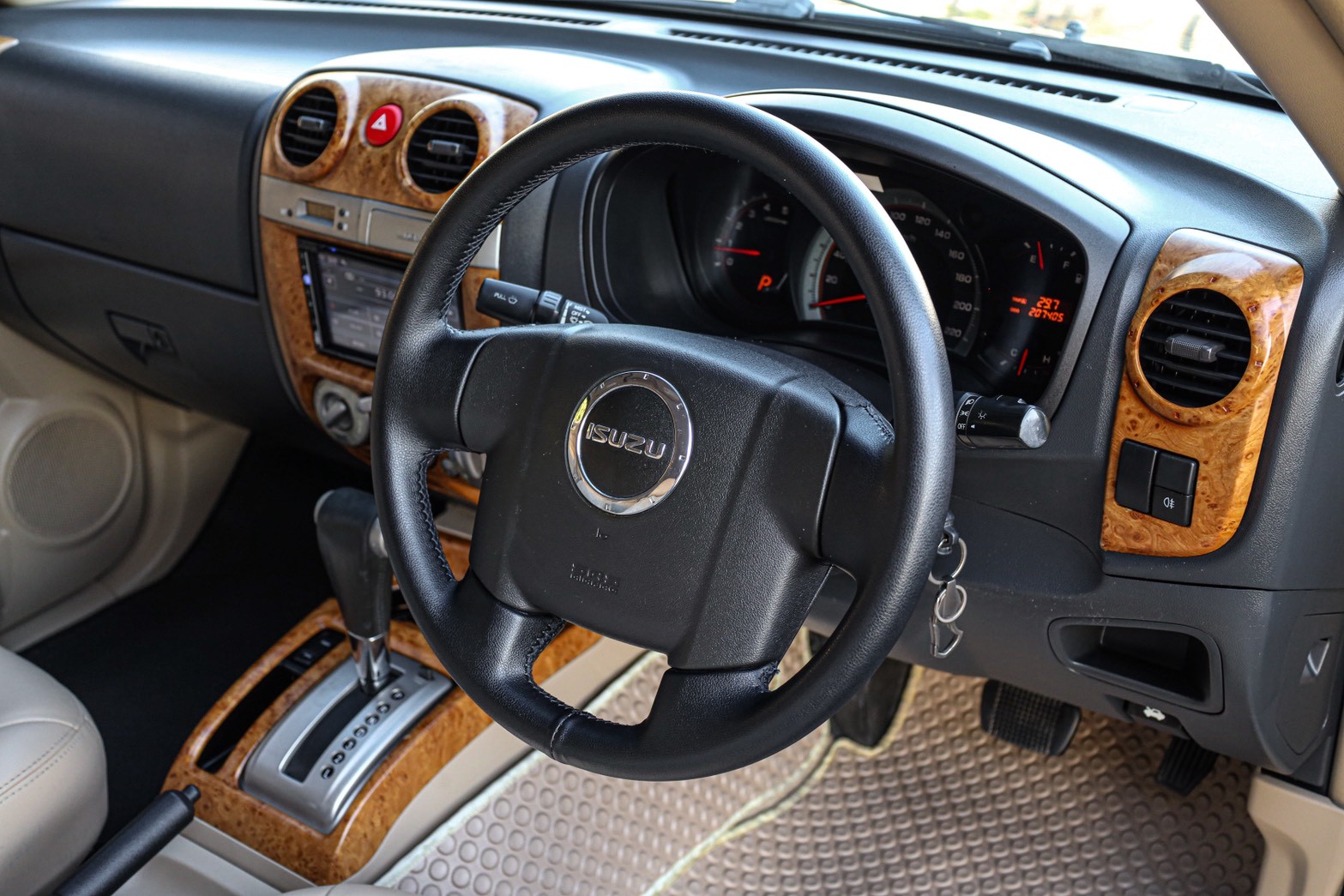 Isuzu Mu-7 3.0 Primo PF-รถบ้านมือสอง