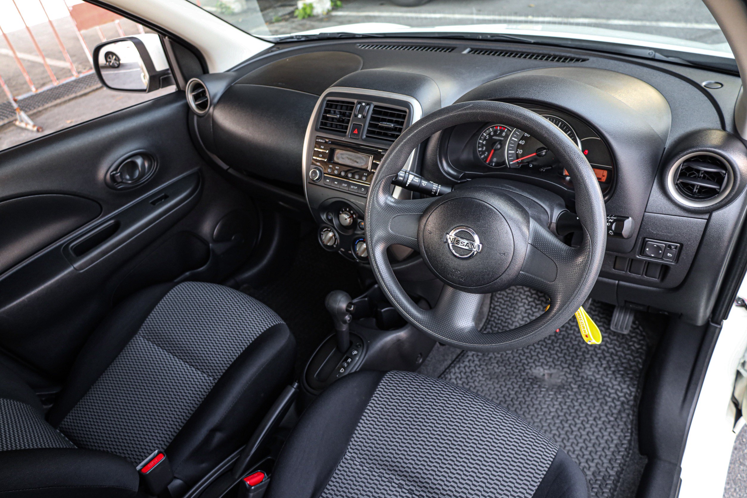 Nissan March E AT PF-รถบ้านมือสอง