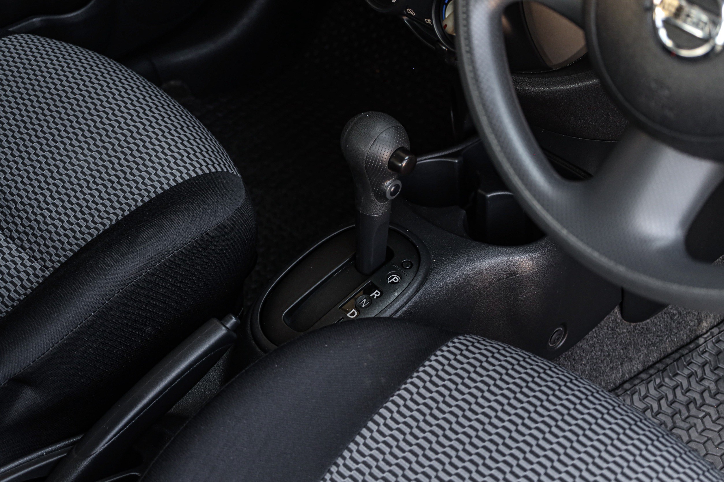 Nissan March E AT PF-รถบ้านมือสอง