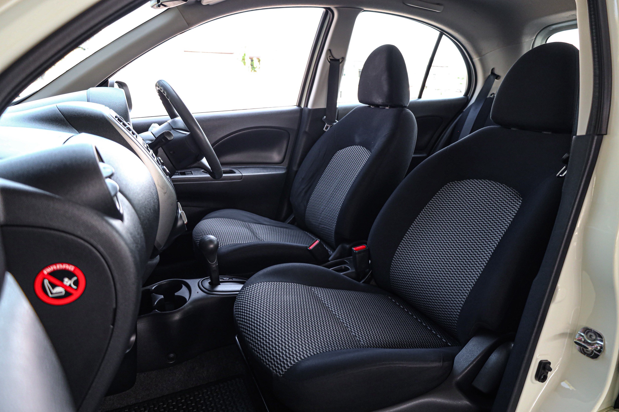 Nissan March E AT PF-รถบ้านมือสอง