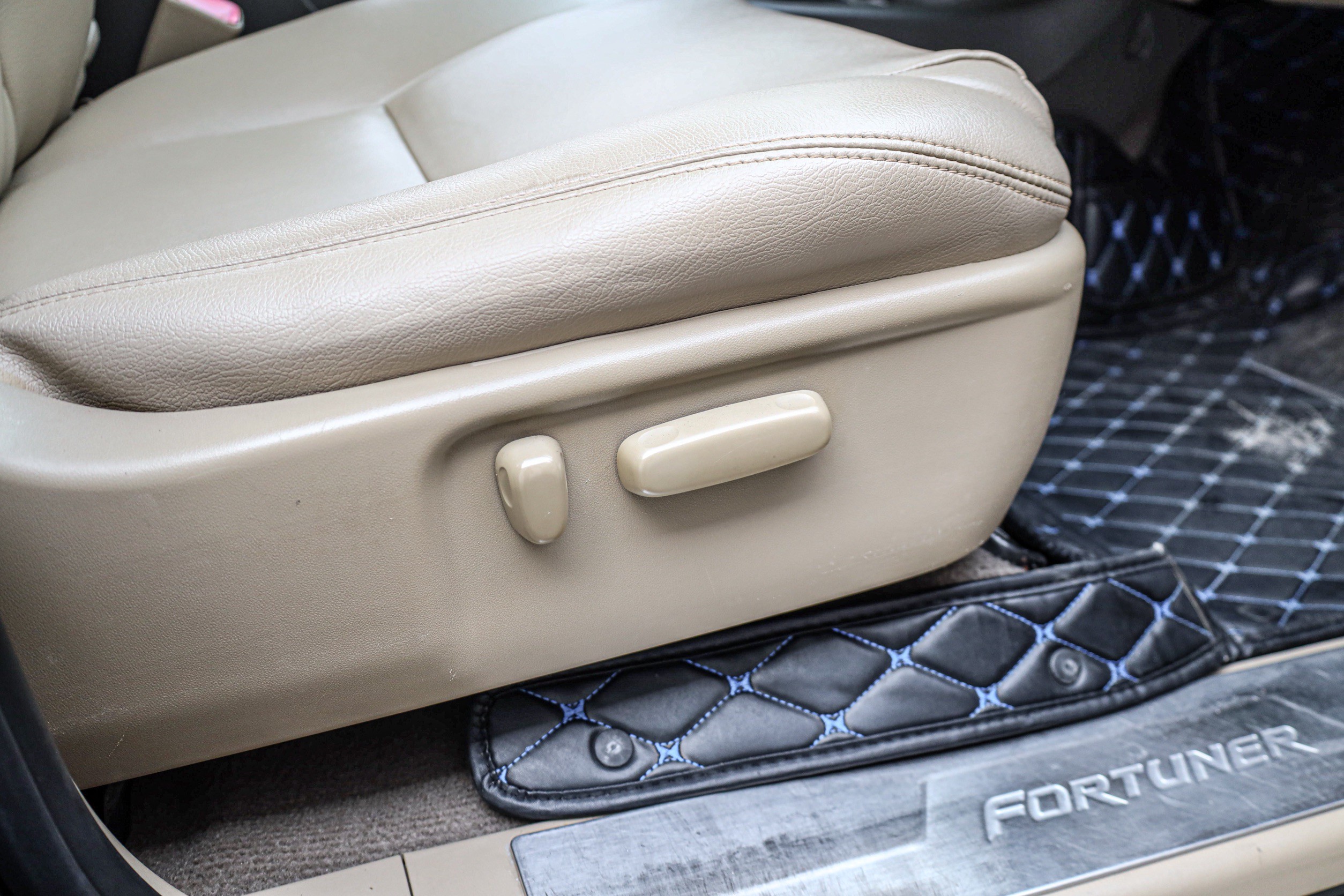 Toyota Fortuner 3.0 V PF-รถบ้านมือสอง