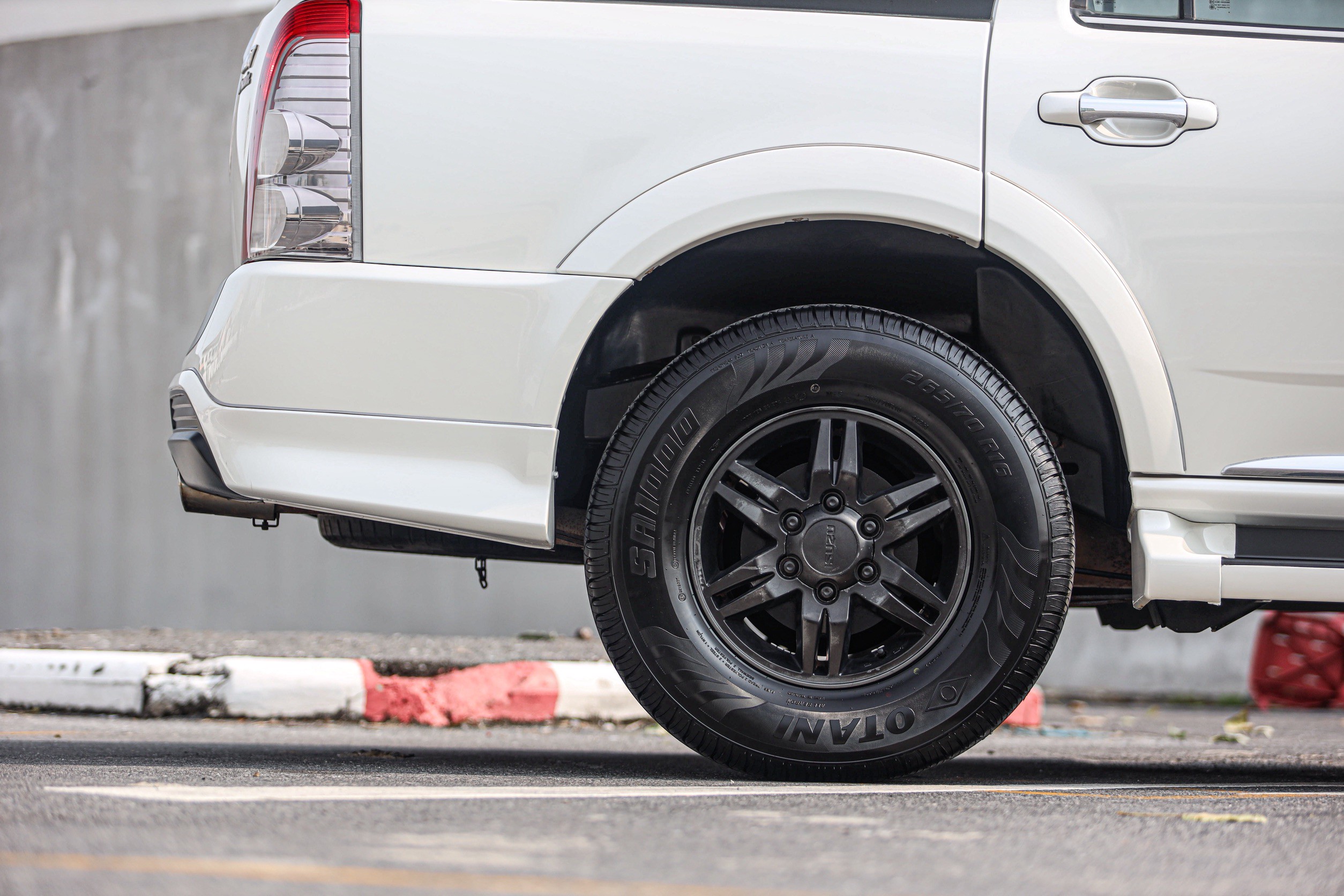 Isuzu Mu-7 3.0 Choiz PF-รถบ้านมือสอง