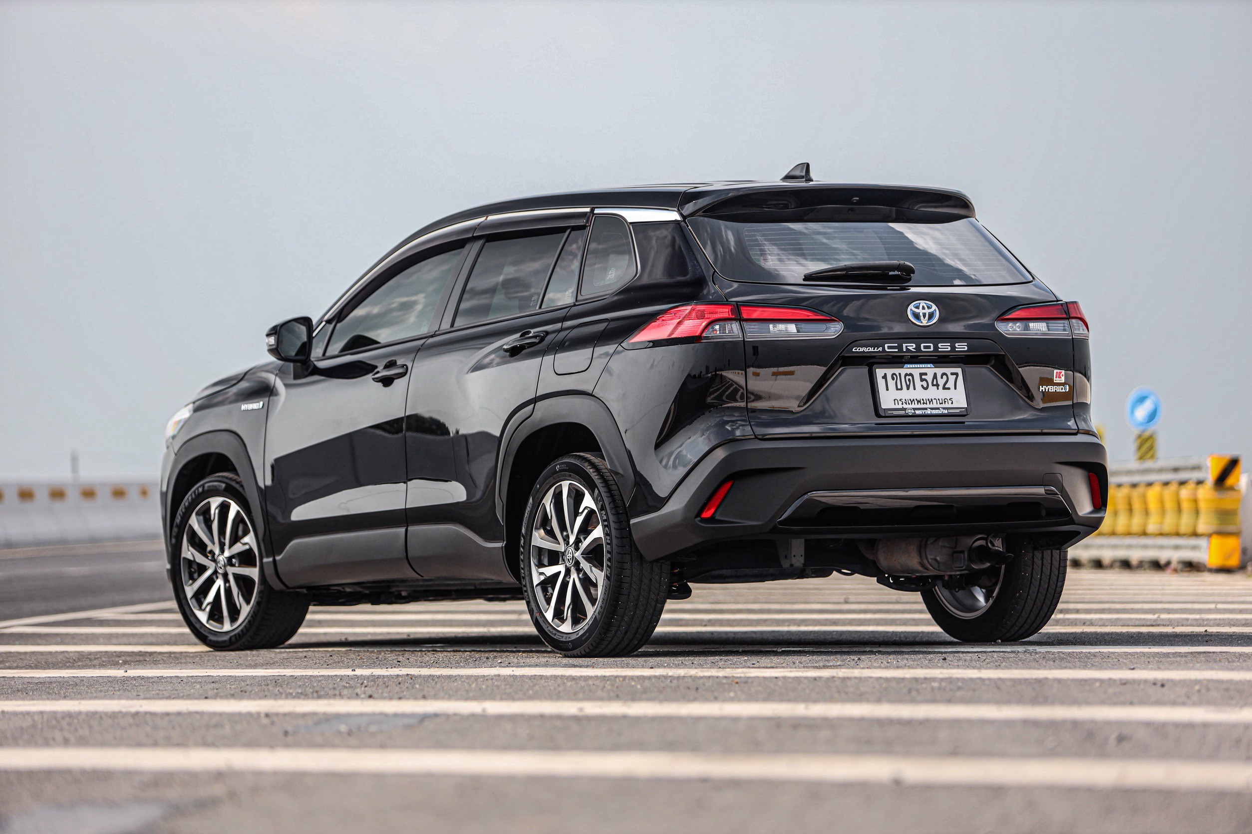 Toyota Corolla Cross 1.8 Hybrid Premium PF-รถบ้านมือสอง