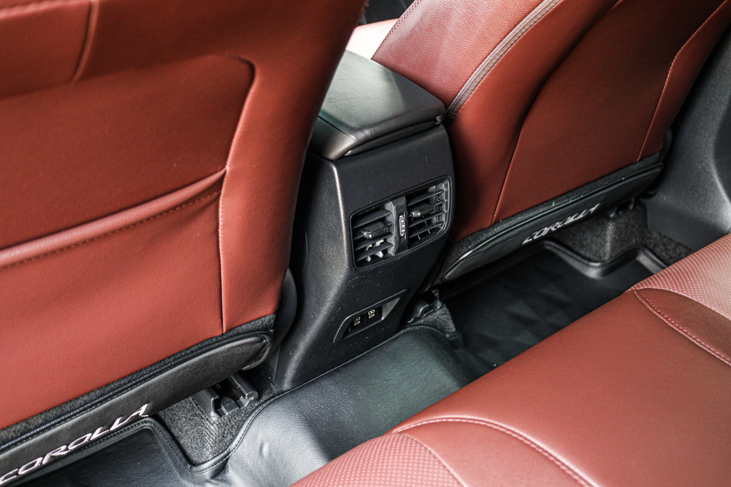 Toyota Corolla Cross 1.8 Hybrid Premium PF-รถบ้านมือสอง